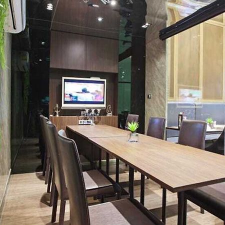 V Residence Serviced Apartment Bangkok Eksteriør billede