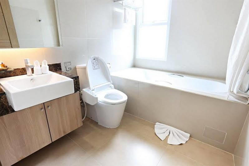 V Residence Serviced Apartment Bangkok Eksteriør billede